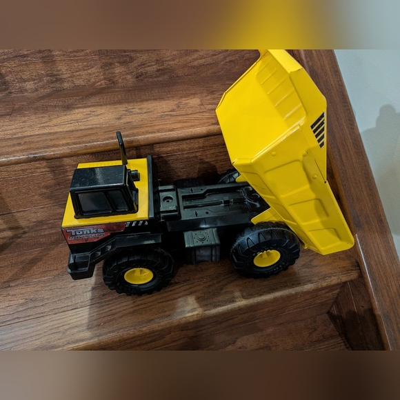Tonka Steel Classics Dump Truck - Yellow and Black Large 17" - Picture 12 of 14